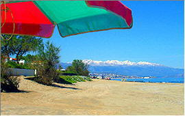 Adelianos Kampos: Blick vom Strand westw�rts